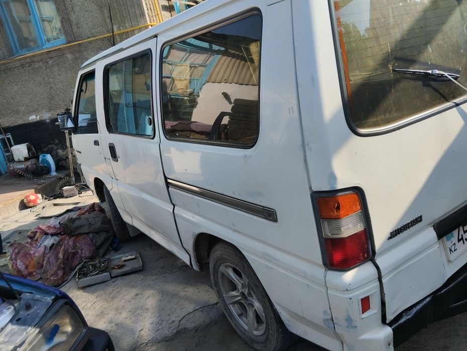 Митсубиси Л300 2'4 бензин