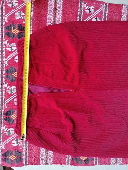 Fustă scurtă elegantă de damă din reiat / catifea reiată –mărimea M