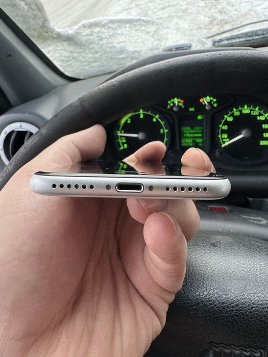 iPhone SE 2020 год