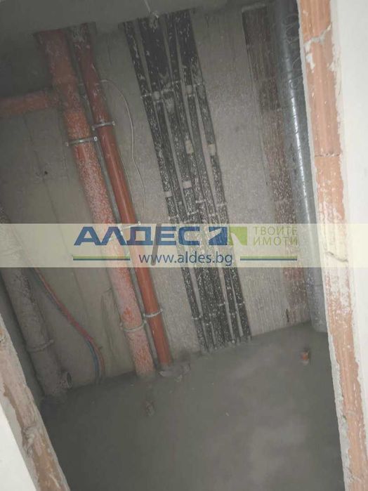 Продава се чисто нов двустаен ап. в широк център!