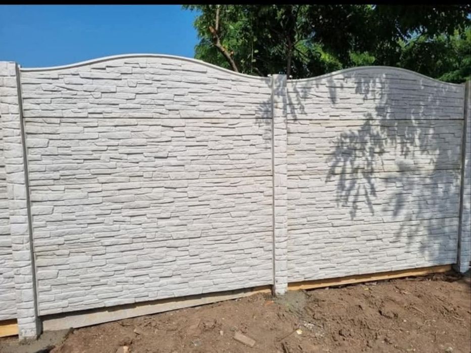 Placi gard beton si stalpi