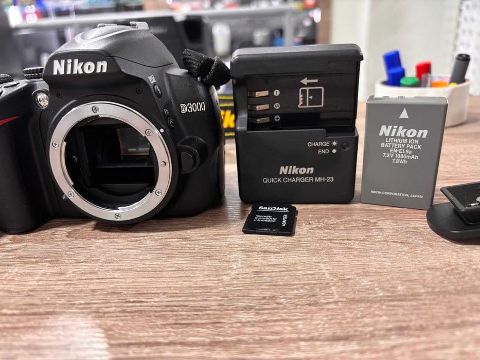 Продавам фотоапарат Nikon D3000 Комплект с чанта