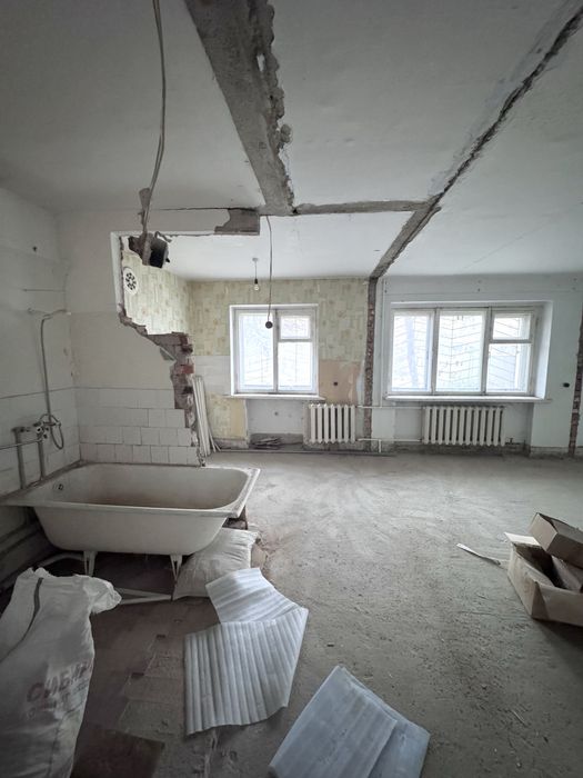 2 комнатная, Космонавтов 4