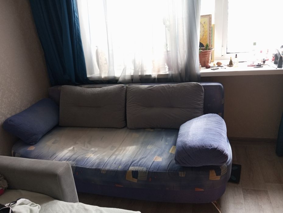 Продам диван- тахту.