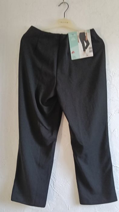 Două perechi de pantaloni damă, noi, cu etichetă,