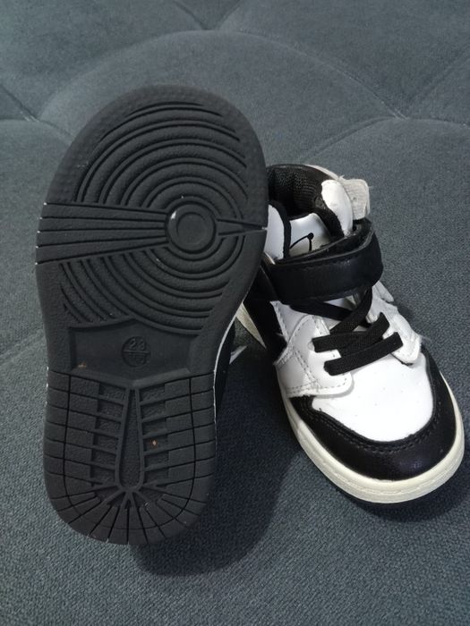 Продам детские кроссовки!