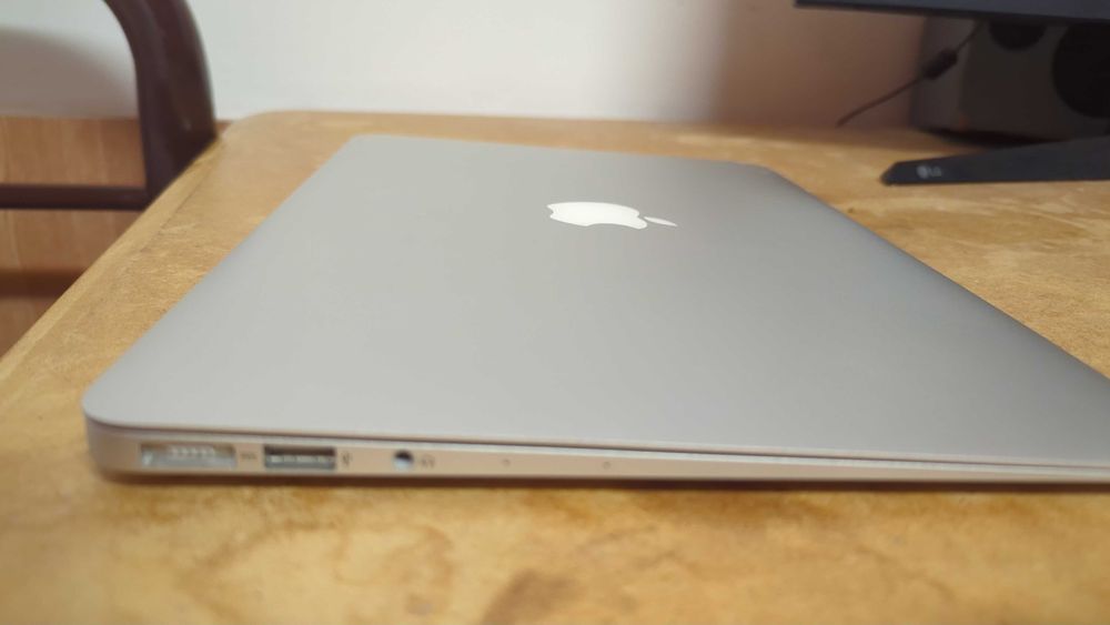 MacBook Air 13" Early 2015, A1466