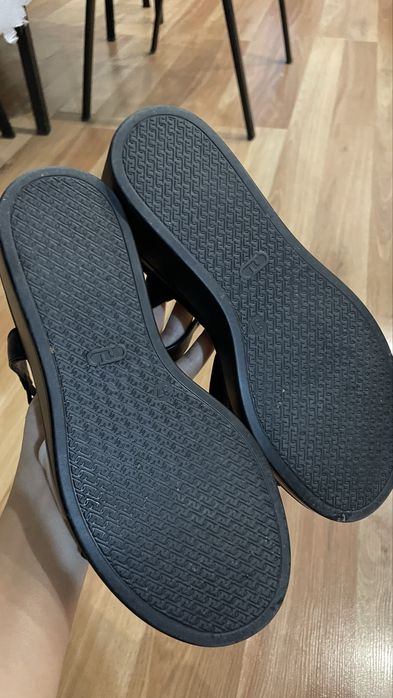 Обувь на подошве летнее