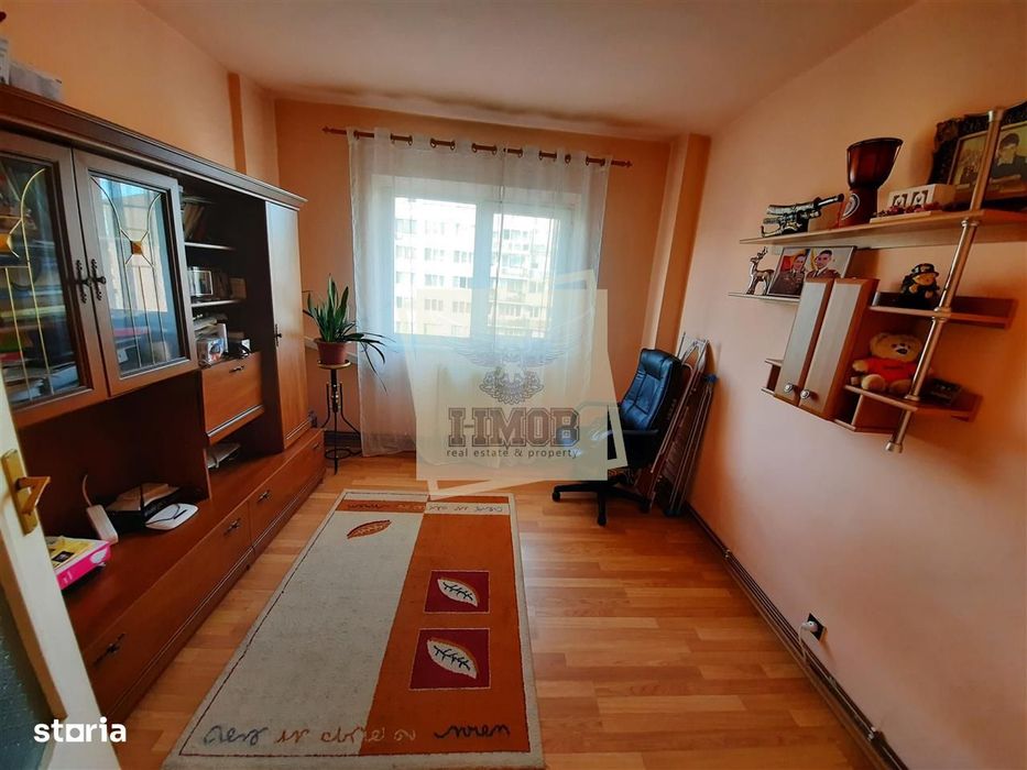 Apartament cu 4 camere 2 bai balcon si pivnita de vanzare pe Mihai Vit — fotografia 3