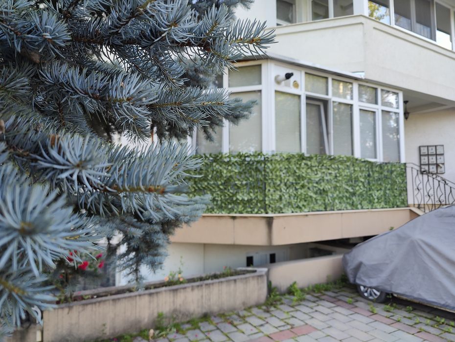Vând apartament cu doua camere zona Bucium vizavi de pensiunea Novis — fotografia 2