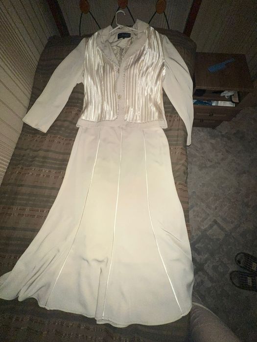 Продам костюм тройка