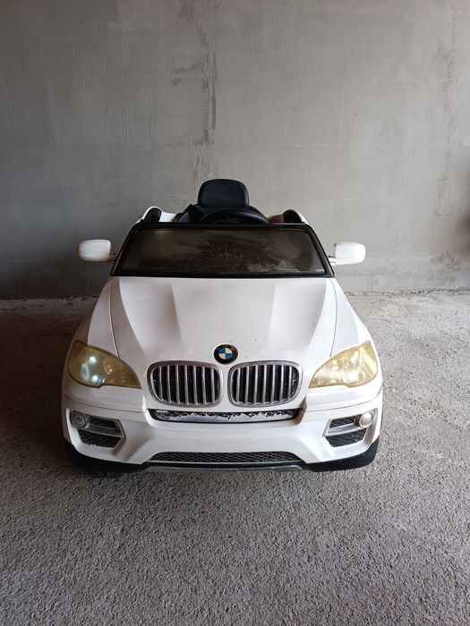 Vând mașinuță pentru copii BMW X6