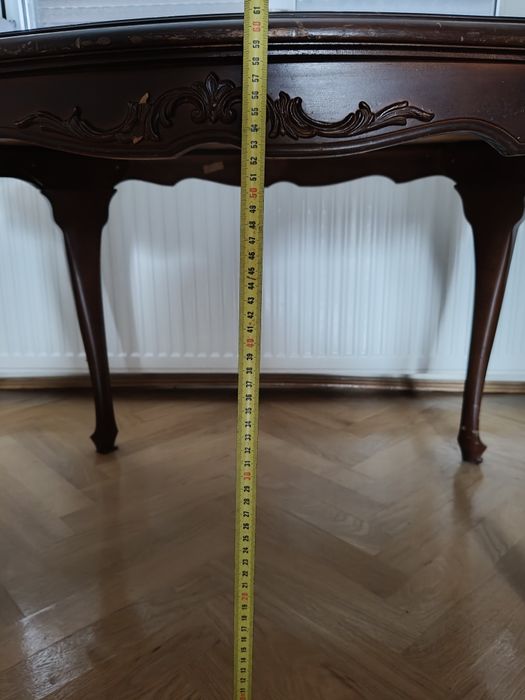 Vând masa antică, ovala, cu placa de marmura