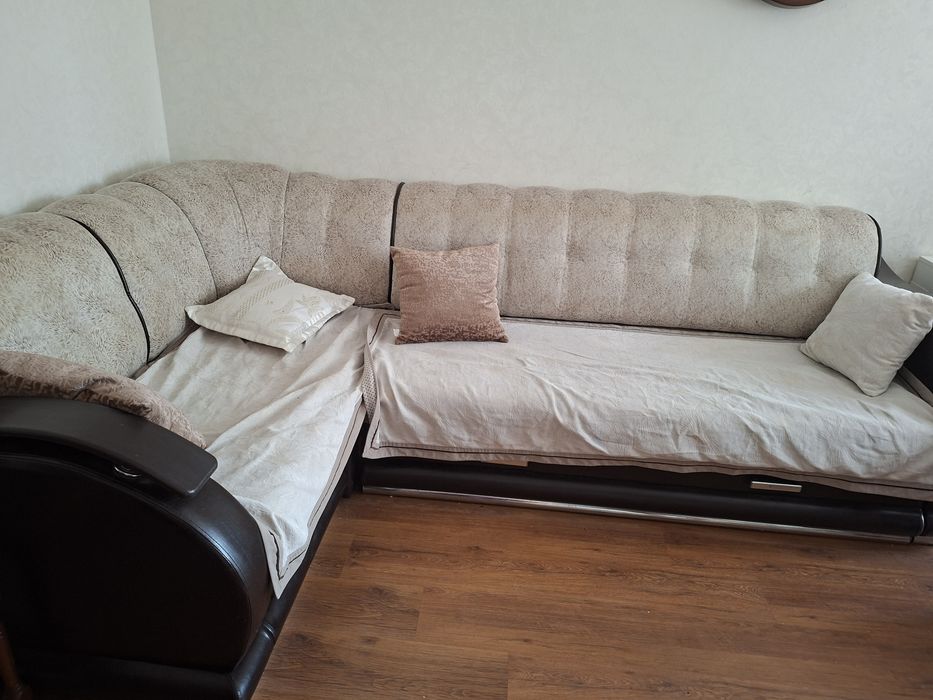 Продам угловой диван б/у