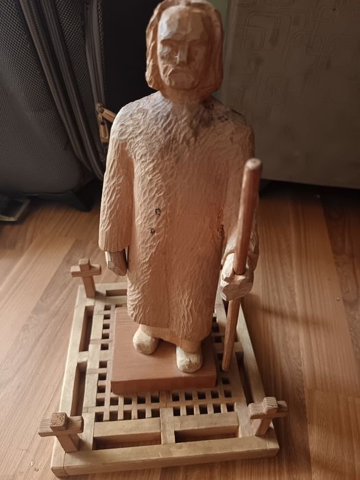 Фигурка деревянная