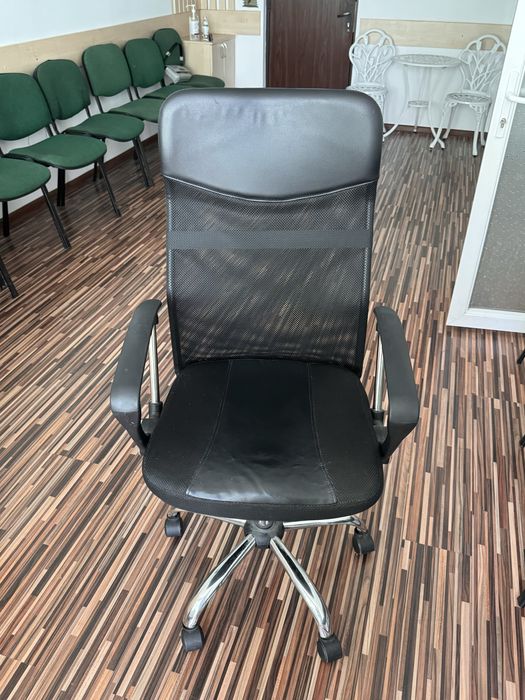Scaun de birou ergonomic, mesh, cu bază metalică și reglaj pe înălțime