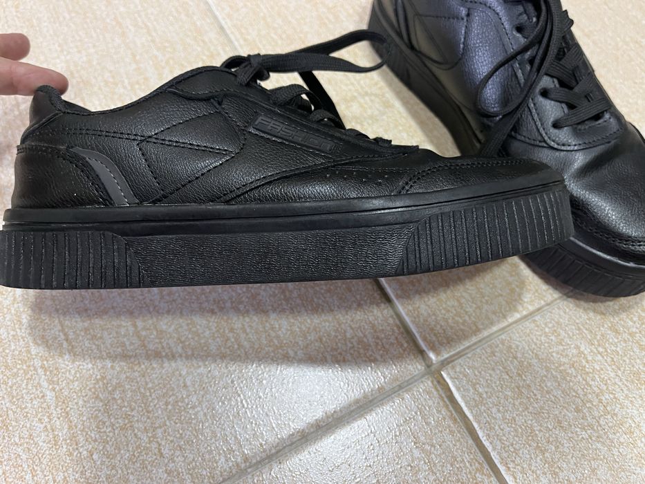 Продаются кроссовки 37 размер