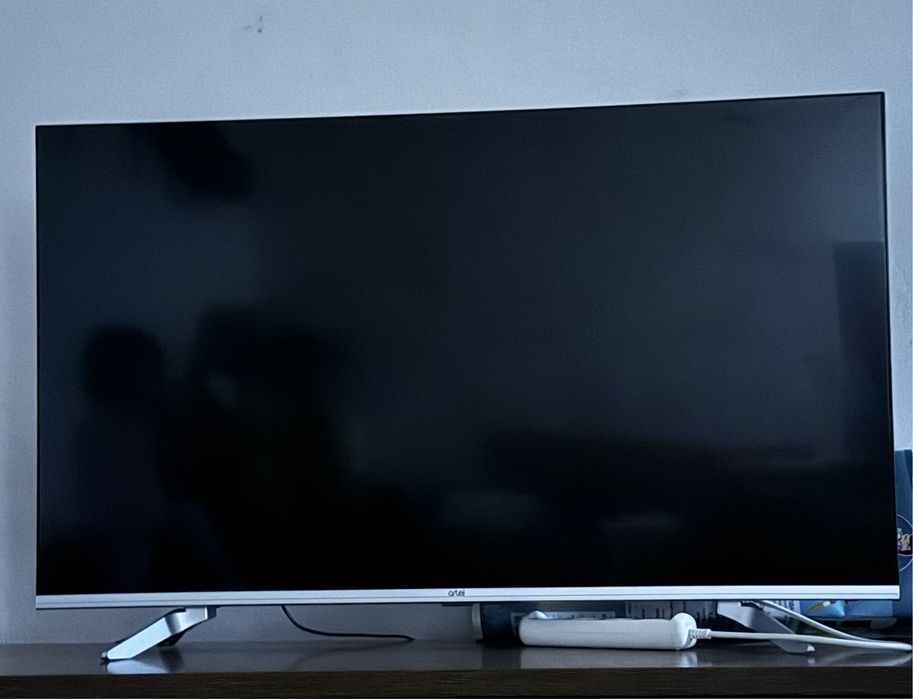 Телевизор Artel.