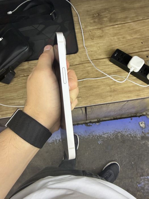 iPhone 13 white bez imei