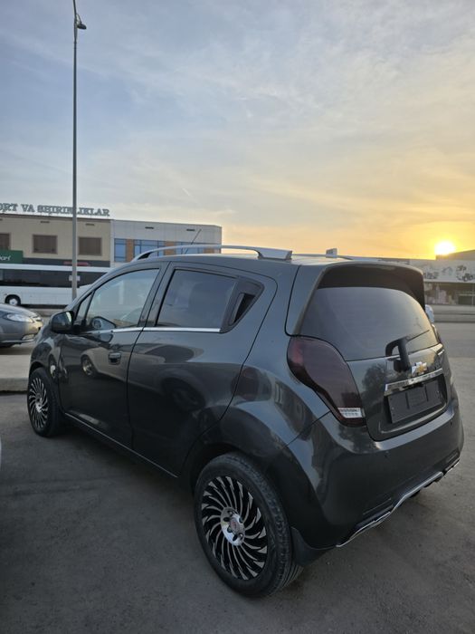 Спарк сотилади ат