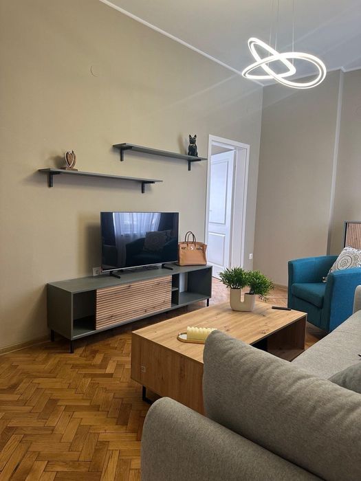 Дава се под наем Тристаен апартамент в София, Медицинска академия - 90 кв.м за 1000 € - Снимка #2