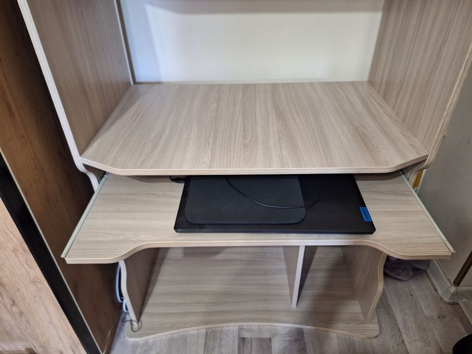 Срочно продам школьный стол