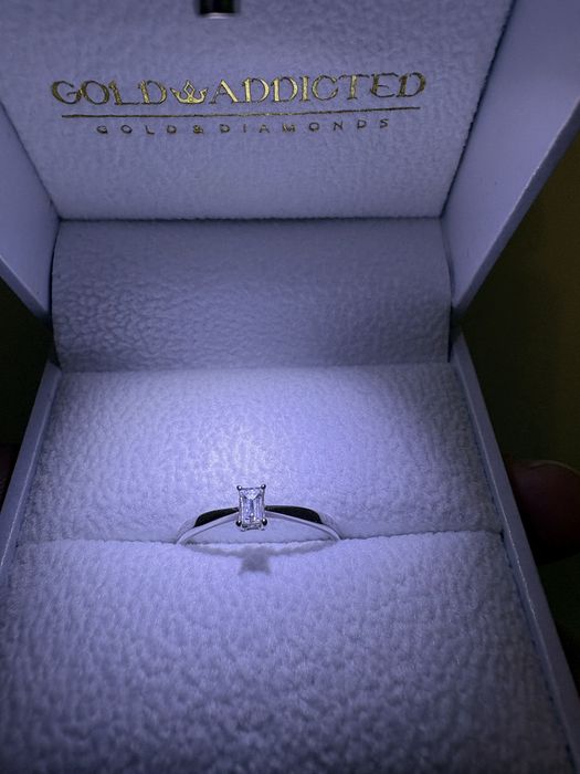 Пръстен бяло злато с диамант