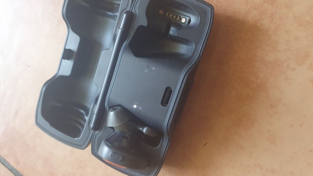 Bose SoundSport Free - Case charge !