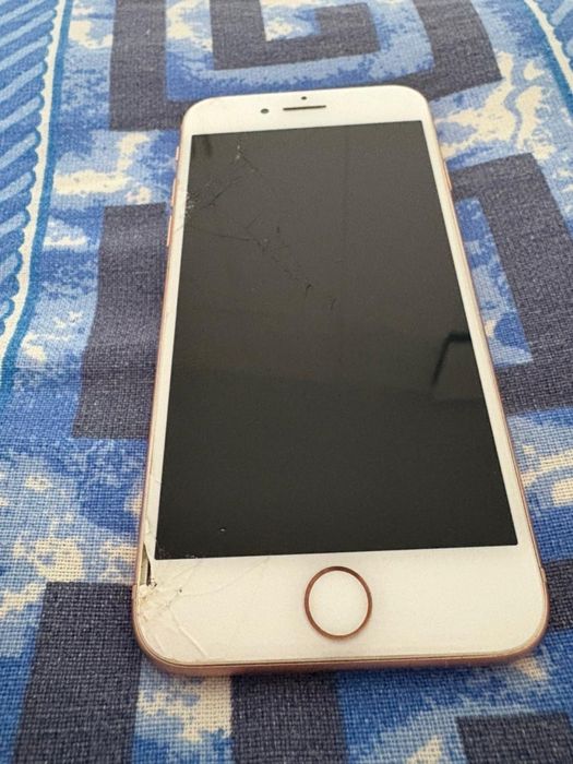 Продам айфон 8 64 гб
