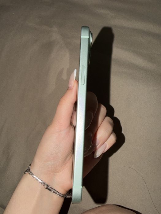 Продаётся iPhone 15 plus 128 gb