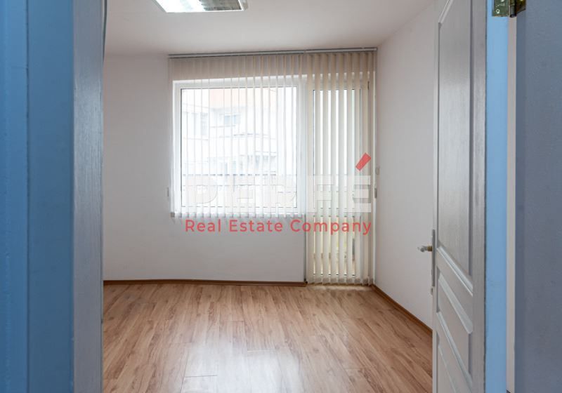 Дава се под наем Двустаен апартамент в Бургас, Център - 65 кв.м за 350 € - Снимка #4