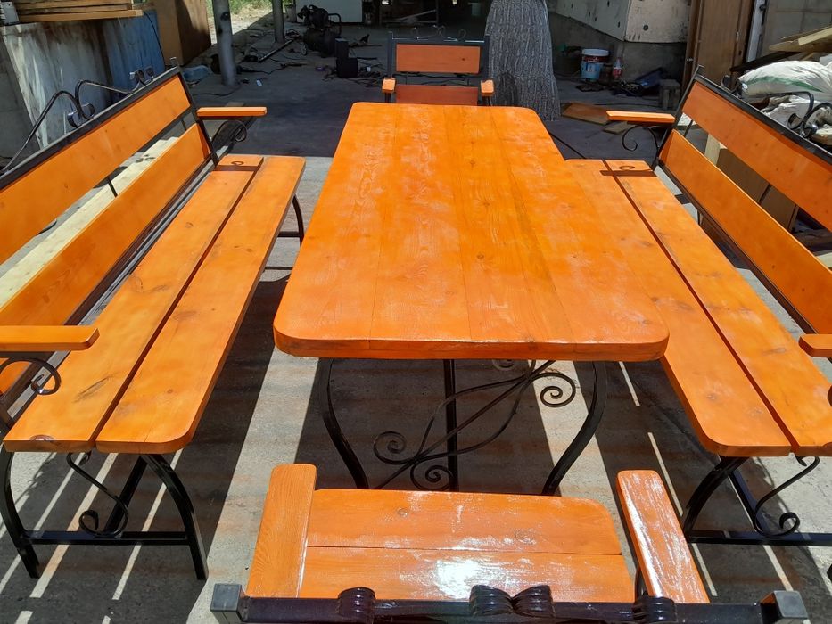 Столь и скамейка стулья