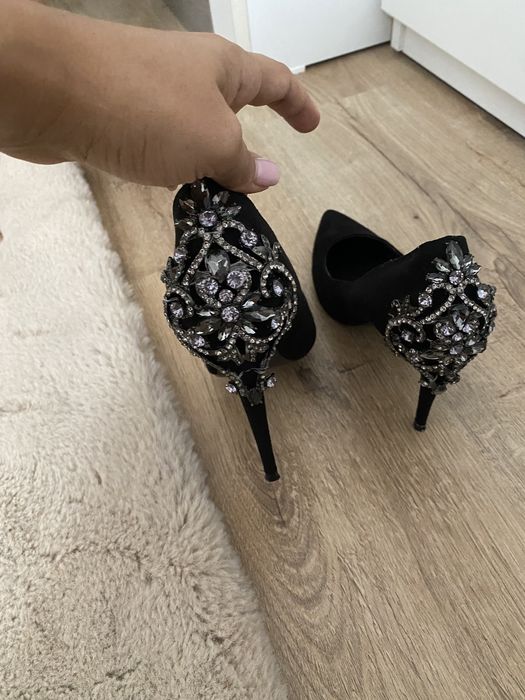 Vand Pantofi Bijuterie Reserved