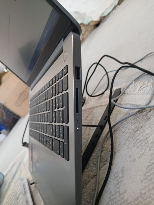 Lenovo ideapad 1i(15", 7)