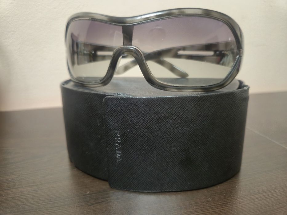 Слънчеви очила Prada