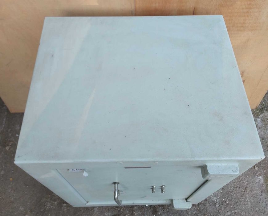 Seif metalic Burofort ideal pentru firmă, birou sau atelier; Dulap metalic