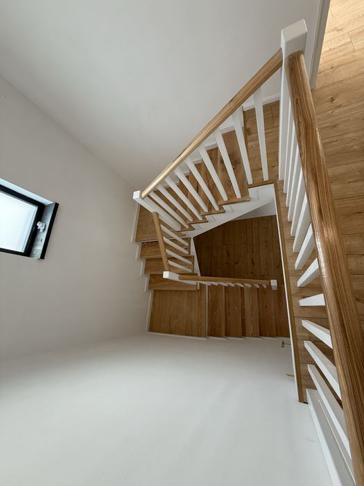 Casă/ 4 dormitoare/cladură în pardoseală/ 3 băi