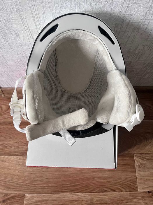 Горнолыжный шлем