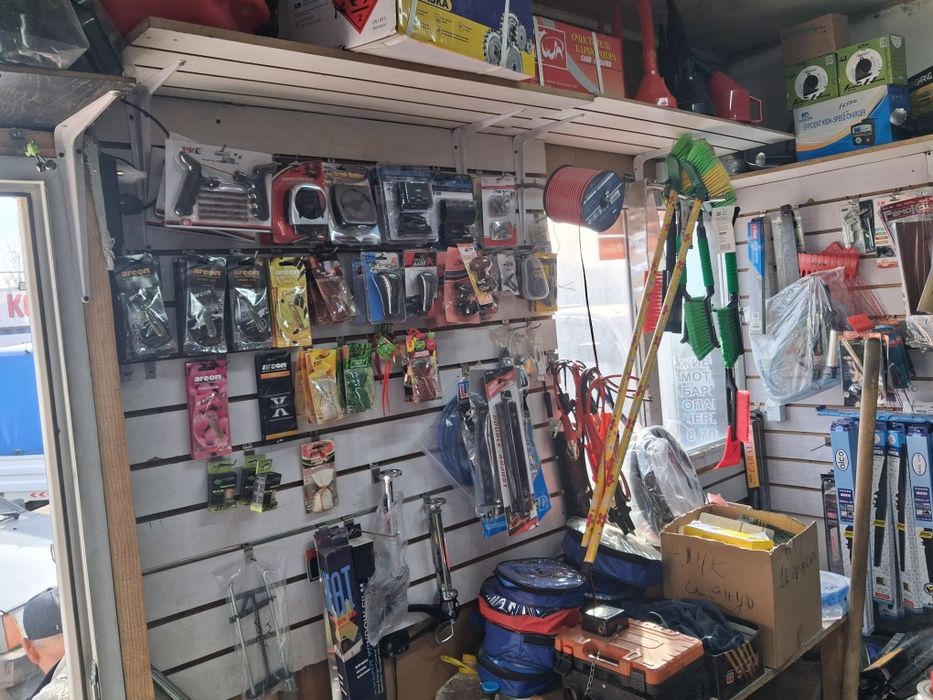 Продам бутик две 40 тоник 72 кв,м
