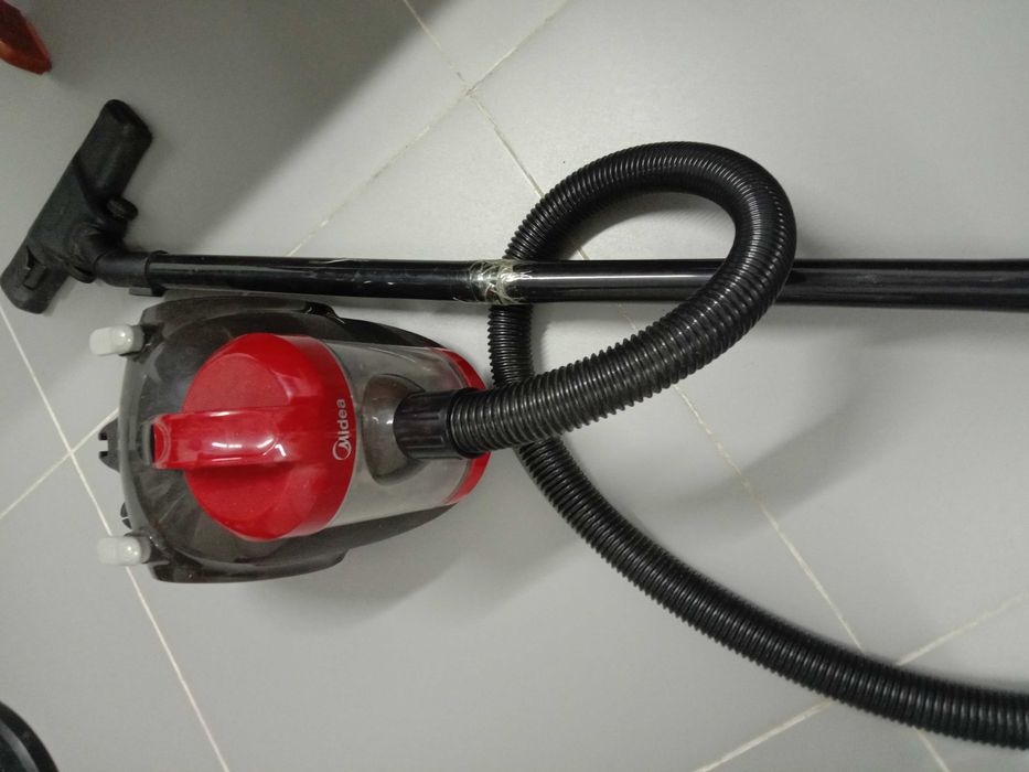 Продам пылесос Midea