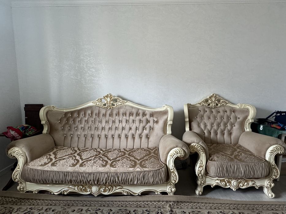 Диван дял зала