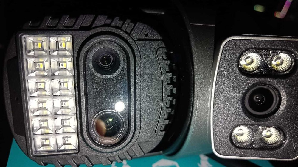 Camera de supraveghere 15 Mpx cu 3 lentile, color noaptea