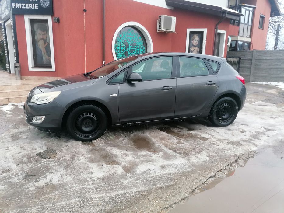 Vând sau schimb Opel astra j 1.4 benzina