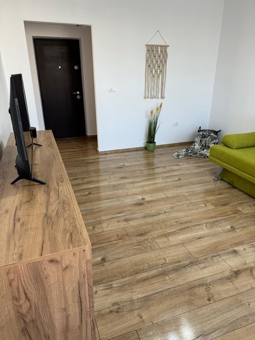 Inchiriez apartament