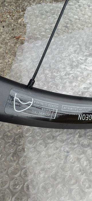Капли Seido GEON Wheelset  23-622 700C Disc 12x100mm/12x142mm Shimano