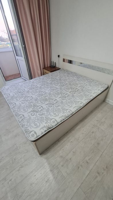 Продается кровать с матрасом 160 × 200