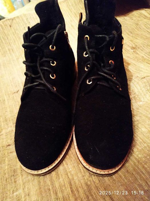 Замшевые черные ботинки