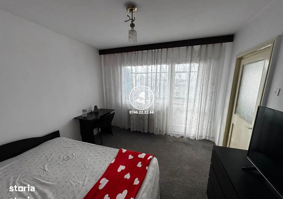 Apartament 3 camere de vanzare, Podu Ros