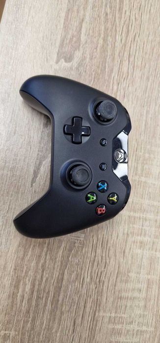 Xbox one S in stare foarte buna cu 2 controler si 6 jocuri