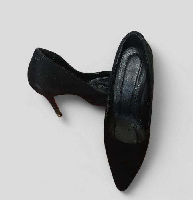 Продаю Каблуки черный